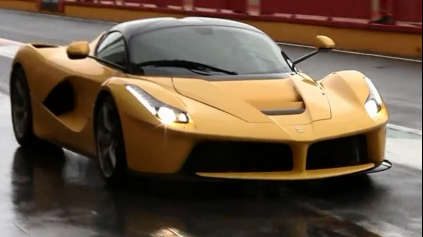 ŽLTÉ LAFERRARI? UŽ JAZDÍ V MUGELLE