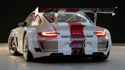 PORSCHE 911 GT3 R