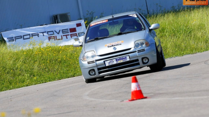 S V. AZ-PNEU AUTOSLALOM BULLDOG JE SERIÁL UPROSTRED SEZÓNY 2011