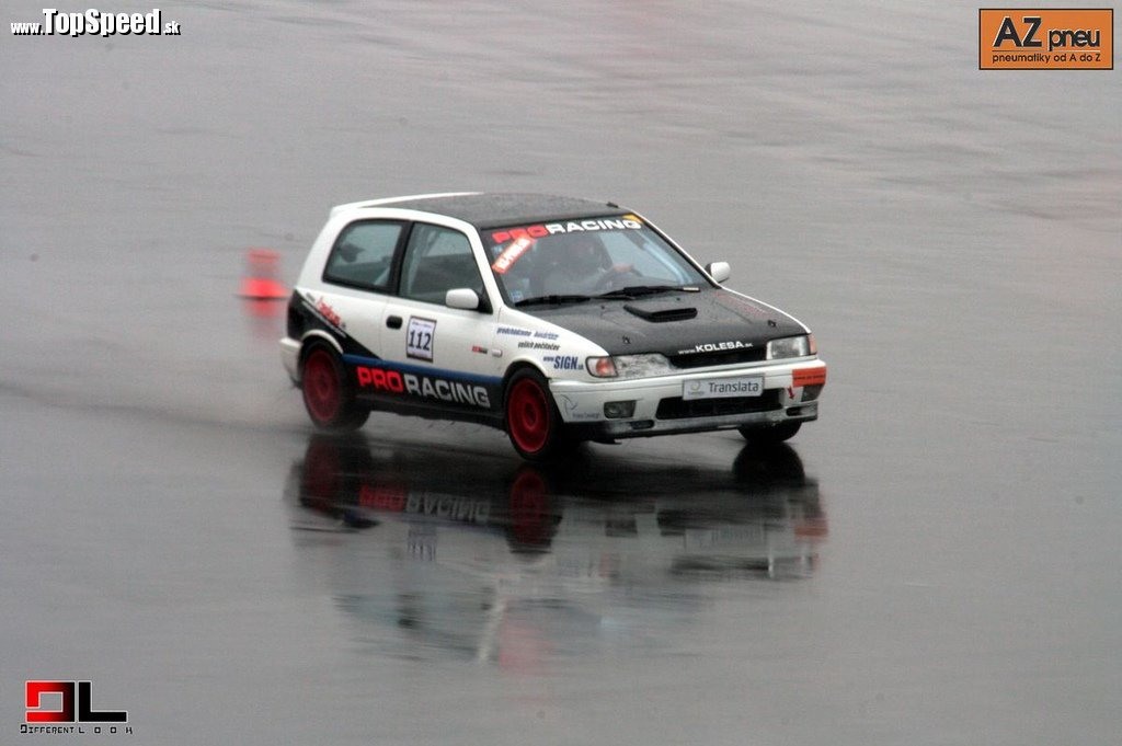 Nissan Sunny GTi s Braňom v plnom nasadení na vode