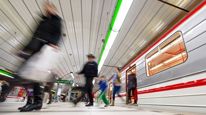 V BRATISLAVE METRO ZASTAVILI. TERAZ HO POSTAVÍ INÉ BLÍZKE MESTO, ABY PORAZILO AUTÁ