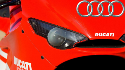 A JE TO TU: AUDI KÚPILO DUCATI!