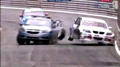 BIZARNÉ: SAFETY CAR CRASH WTCC PAU