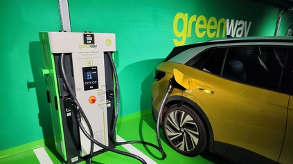 ELEKTROMOBILY PORAZILI BENZÍNOVÉ AUTÁ. AKO TO VYZERÁ S DIESELOM VO VYSPELEJ KRAJINE EURÓPY?