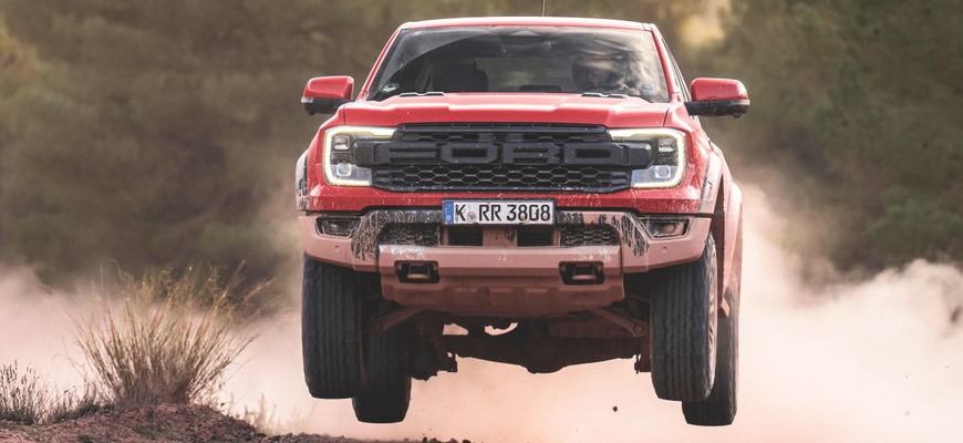 Ford Ranger Raptor už má slovenské ceny, v ponuke je s dieselom i benzínovým šesťvalcom