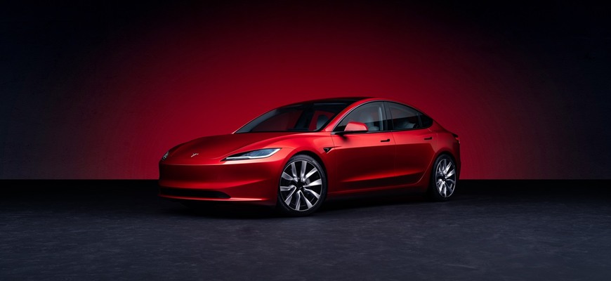 Tesla ponúka Model 3 za nižšiu cenu. Ako sa to automobilke podarilo?