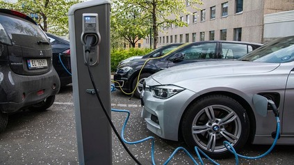 UMELÉ ZVÝHODŇOVANIE ELEKTROMOBILOV V NÓRSKU POSTUPNE SKONČÍ. JE TO NÁVRAT DO REALITY?