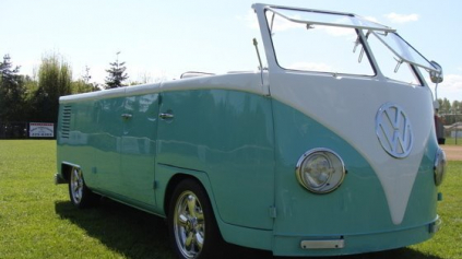 CUSTOMIZED 1967 VW MICROBUS