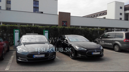 V ŠAMORÍNE JE TESLA ZRAZ, ZAPNÚ PRVÚ TESLA DESTINATION CHARGING