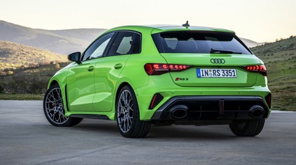 MODERNIZOVANÉ AUDI RS 3 OFICIÁLNE. PÄŤVALEC, ROVNAKÝ VÝKON, ALE RÝCHLEJŠIE V ZÁKRUTÁCH!