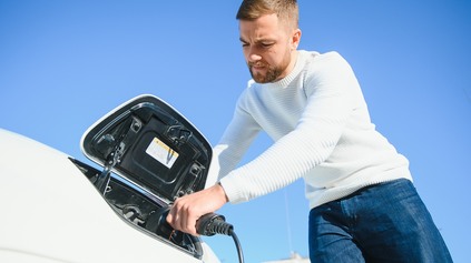 ELEKTROAUTÁ MAJÚ OBMEDZENIE. LIMITUJE ICH VYUŽITIE A VIE ZNIČIŤ MOTOR, VEĽA MOTORISTOV NIČ NETUŠÍ