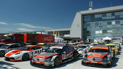 FOTO: ZÁKULISIE VEĽKEJ CENY SLOVENSKEJ REPUBLIKY A FIA GT3 NA SLOVAKIA RINGU