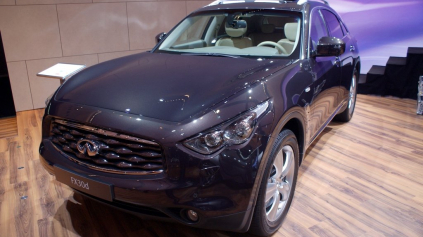 INFINITI FX30D: DIESEL POD KAPOTOU