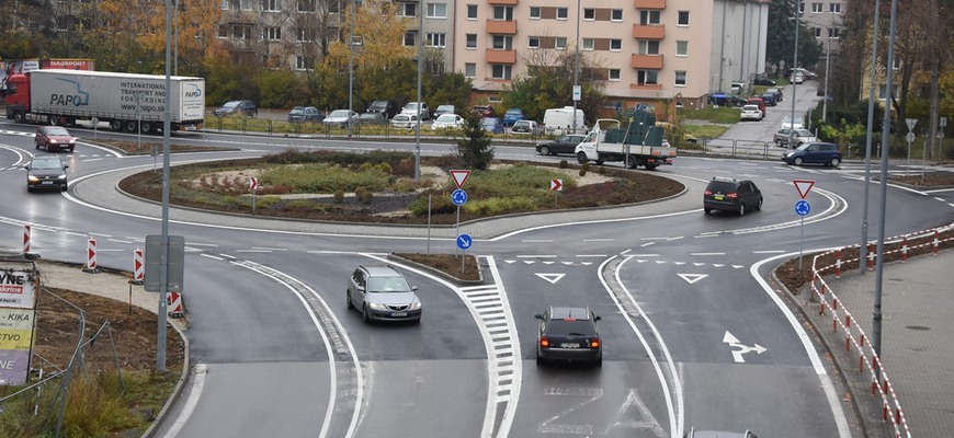 Nový druh križovatky veľa motoristov nepozná. Robia zásadnú chybu, ktorá vyjde draho