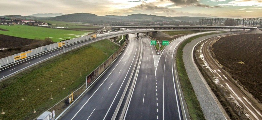 Odhalili lož o obchvate Žiliny: Novú D1 vraj otvoria o rok skôr, vodičov to aj tak rozhorčilo