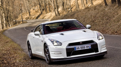 NISSAN GT-R EGOIST JE TROCHA INÉ KAFÉ