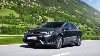 DO PREDAJA IDE VÝRAZNE MODERNIZOVANÁ TOYOTA AVENSIS, KONEČNE MÁ TROCHU ŠTÝL