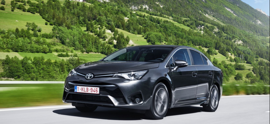 Do predaja ide výrazne modernizovaná Toyota Avensis, konečne má trochu štýl