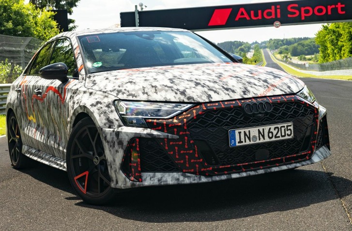 AUDI RS 3 PO FACELIFTE. PRVÉ FOTKY A ČAS Z NÜRBURGRINGU NA ÚROVNI FERRARI F12 ČI KOENIGSEGGU CCX