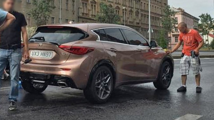 INFINITI Q30 CVAKLI V PRAHE V PLNEJ NAHOTE PRI VÝROBE REKLAMY