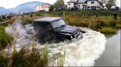 MERCEDES G NIE JE V TERÉNE ŽIADNE BÉČKO. PRÁVE NAOPAK!