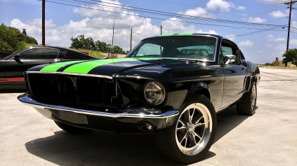 TENTO FORD MUSTANG STAVIL NA EKOLÓGIU. DOSTAL 800 ELEKTROKONÍ!