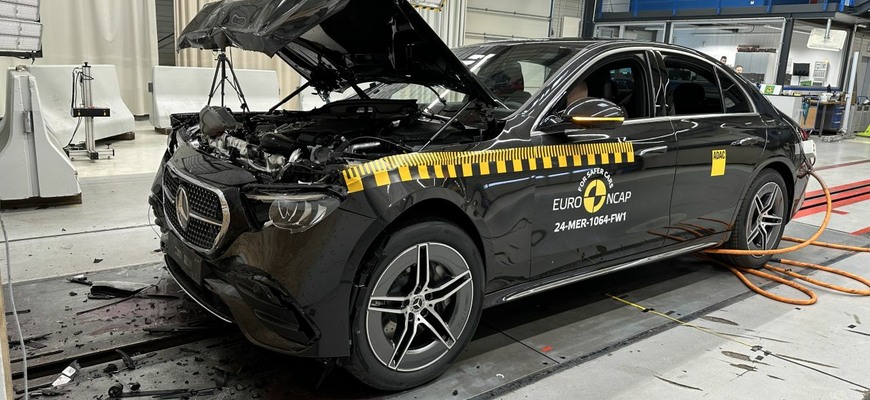 Nový Mercedes triedy E v Euro NCAP predviedol neuveriteľné výkony. Máme mu vôbec čo vytknúť?