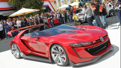 KTORÝ ŠPECIÁL VW STE VYBRALI PRE AUTOSALÓN V BA? GOLF R400 ALEBO GTI ROADSTER?