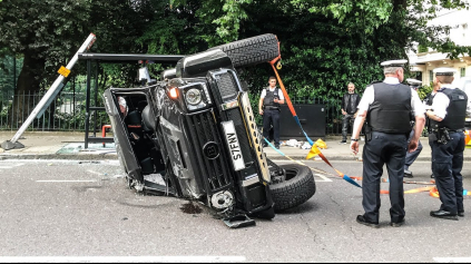 MERCEDES G 4X4² A TOYOTA PRIUS. DÁVID VS. GOLIÁŠ?