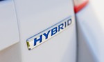 Hybridné autá chceli automobilky zrušiť. Stalo sa však niečo iné, rozhodne veľký dojazd?