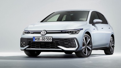 FANTASTICKÝ NÁVRAT VW GOLF, ZLATÉ SANDERO A PÁD TESLY MODEL Y, TO JE AKTUÁLNY PREDAJ ÁUT V EÚ