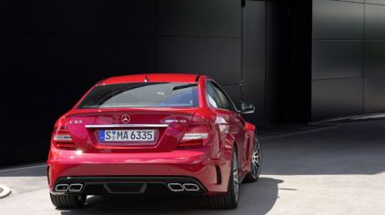 TAKTO ZNIE NOVÝ MERCEDES-BENZ C63 AMG BLACK SERIES