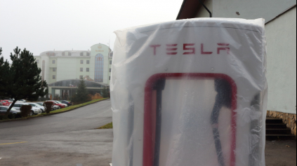 PRI ZVOLENE STOJÍ PRVÝ TESLA SUPERCHARGER! OTVORIA HO ČOSKORO