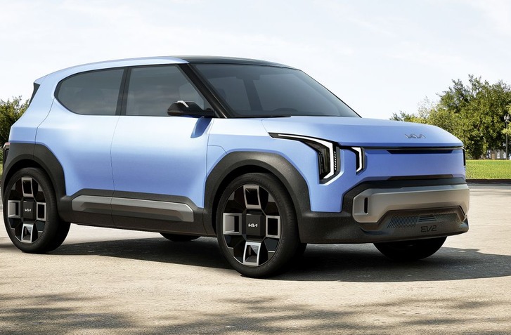 NOVÁ KIA EV2 OFICIÁLNE. PROTI RENAULTU 4 A CITROËNU Ë-C3 AIRCROSS, NA CESTÁCH UŽ V ROKU 2026