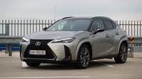 TEST LEXUS UX 300H: PONÚKNE HROMADU LUXUSU BEZ OHĽADU NA SEGMENT