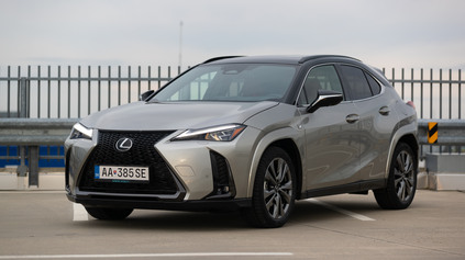 TEST LEXUS UX 300H: PONÚKNE HROMADU LUXUSU BEZ OHĽADU NA SEGMENT