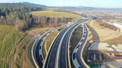 NOVÝ BIČ NA VODIČOV? PRUHY NA DIAĽNICI CHCÚ OBMEDZIŤ PODĽA POHONU AUTA