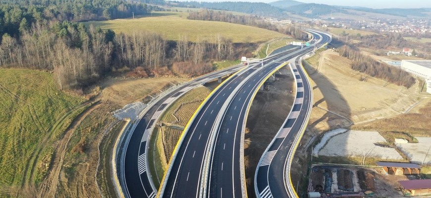 Nový bič na vodičov? Pruhy na diaľnici chcú obmedziť podľa pohonu auta