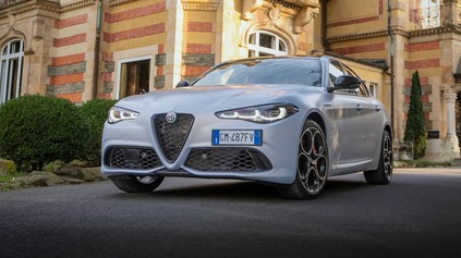 ALFA ROMEO PRÍDE O TYPICKÝ DETAIL, DÔVODOM SÚ NOVÉ BEZPEČNOSTNÉ PREDPISY. A NIE JE V TOM SAMA