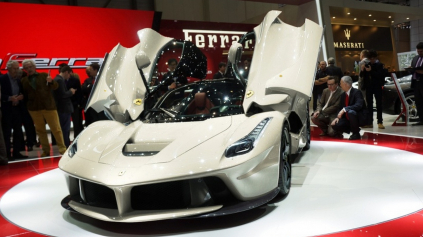 FERRARI STÁLE VYVÍJA HYPERŠPORT LAFERRARI. POMALÝM TEMPOM