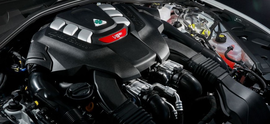 Díleri varujú pred kolapsom predajov! Alfa Romeo preto ruší plány vyrábať len elektromobily