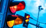 Nové semafory fungujú inak, ako vodiči čakajú. Prečo sa prepínajú odlišne a kde sú?