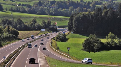 NOVÁ DIAĽNICA NA SLOVENSKO Z MAĎARSKA. MNOHÍ NEPOZNAJÚ CESTU M100, MAĎARI MAJÚ VEĽKÝ PLÁN