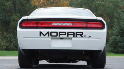 DODGE CHALLENGER V10 MOPAR DRAG PAK