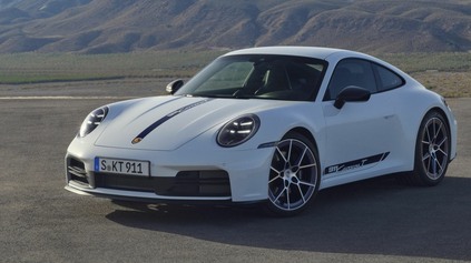 MODERNIZOVANÉ PORSCHE 911 CARRERA T JE SPÄŤ. ODĽAHČENÉ A VÝLUČNE S MANUÁLNOU PREVODOVKOU!