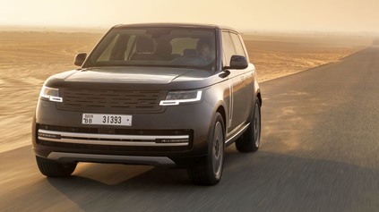 NOVÝ RANGE ROVER ELECTRIC NENÁPADNE ODHALENÝ NA PRVÝCH FOTKÁCH. DOSTANE AJ VODÍKOVÝ POHON?