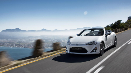 TOYOTA STÁLE UVAŽUJE O GT86 BEZ STRECHY